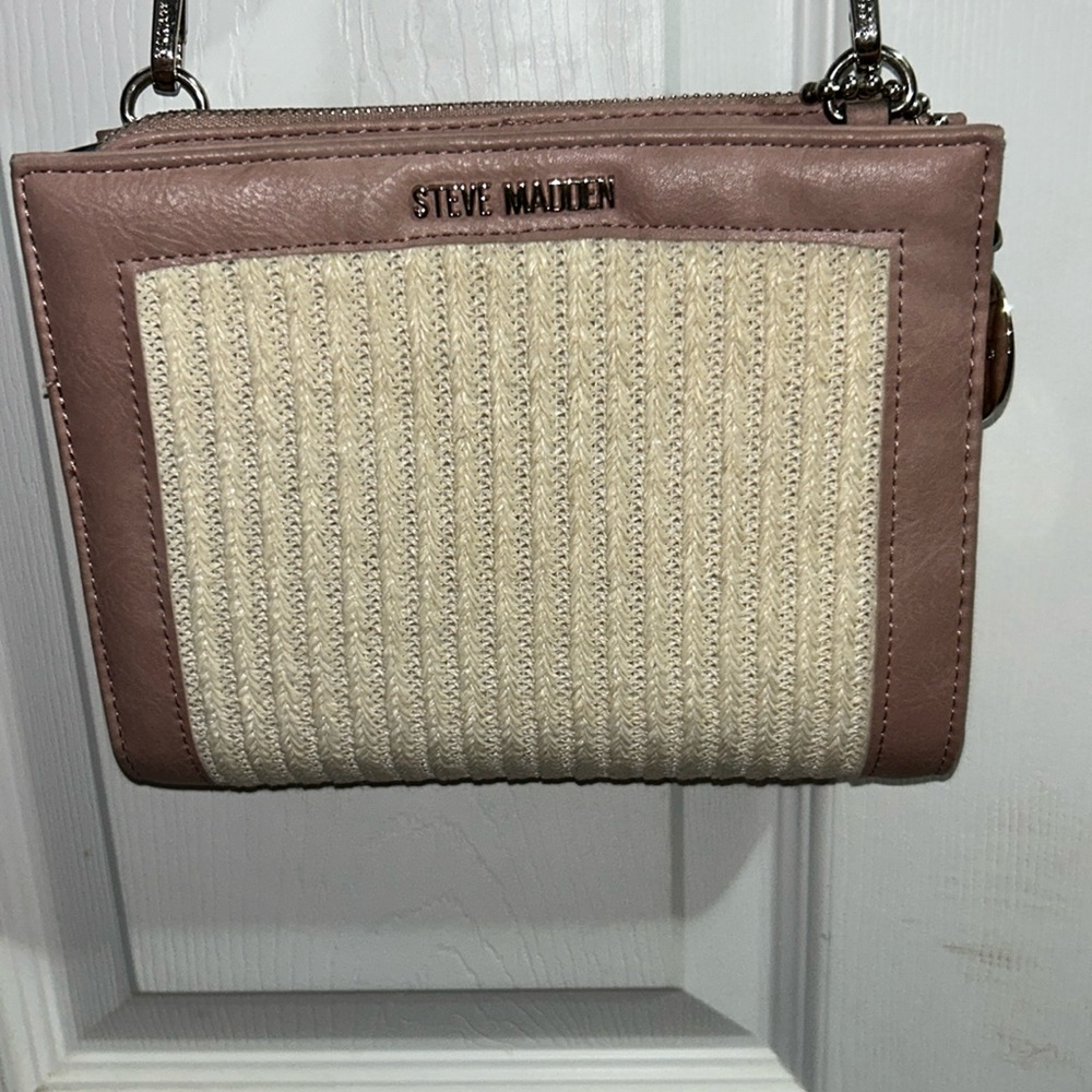 Pink and white Steve Madden purse.